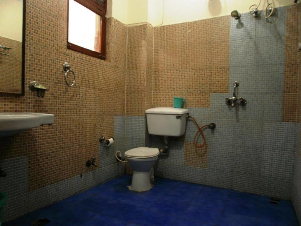 Sheel Gopal Vision Hotel Mathura Buitenkant foto