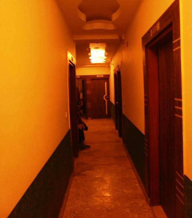 Sheel Gopal Vision Hotel Mathura Buitenkant foto
