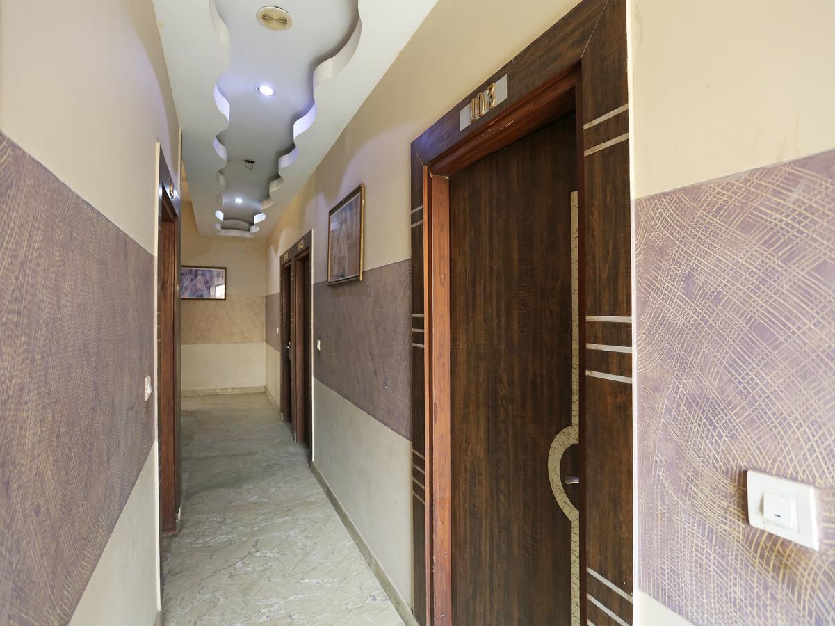 Sheel Gopal Vision Hotel Mathura Buitenkant foto