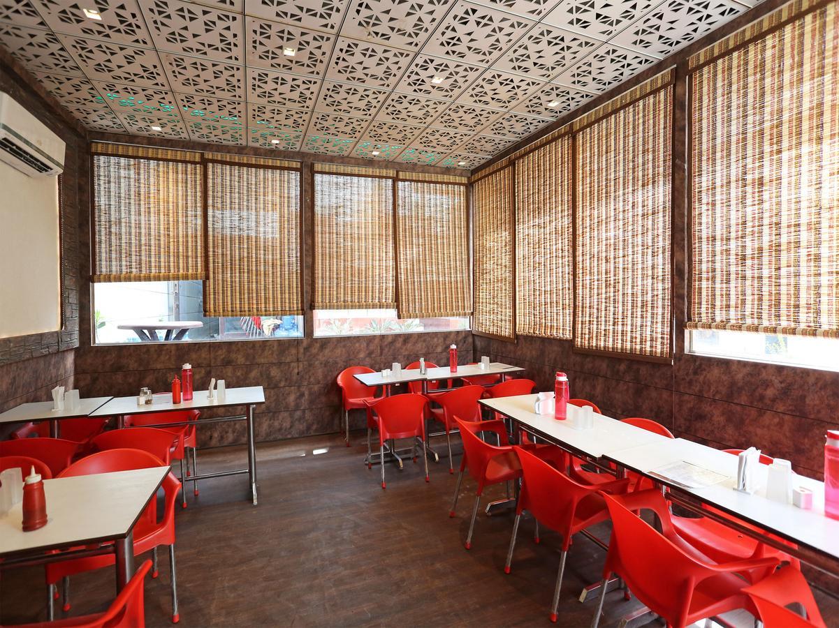 Sheel Gopal Vision Hotel Mathura Buitenkant foto