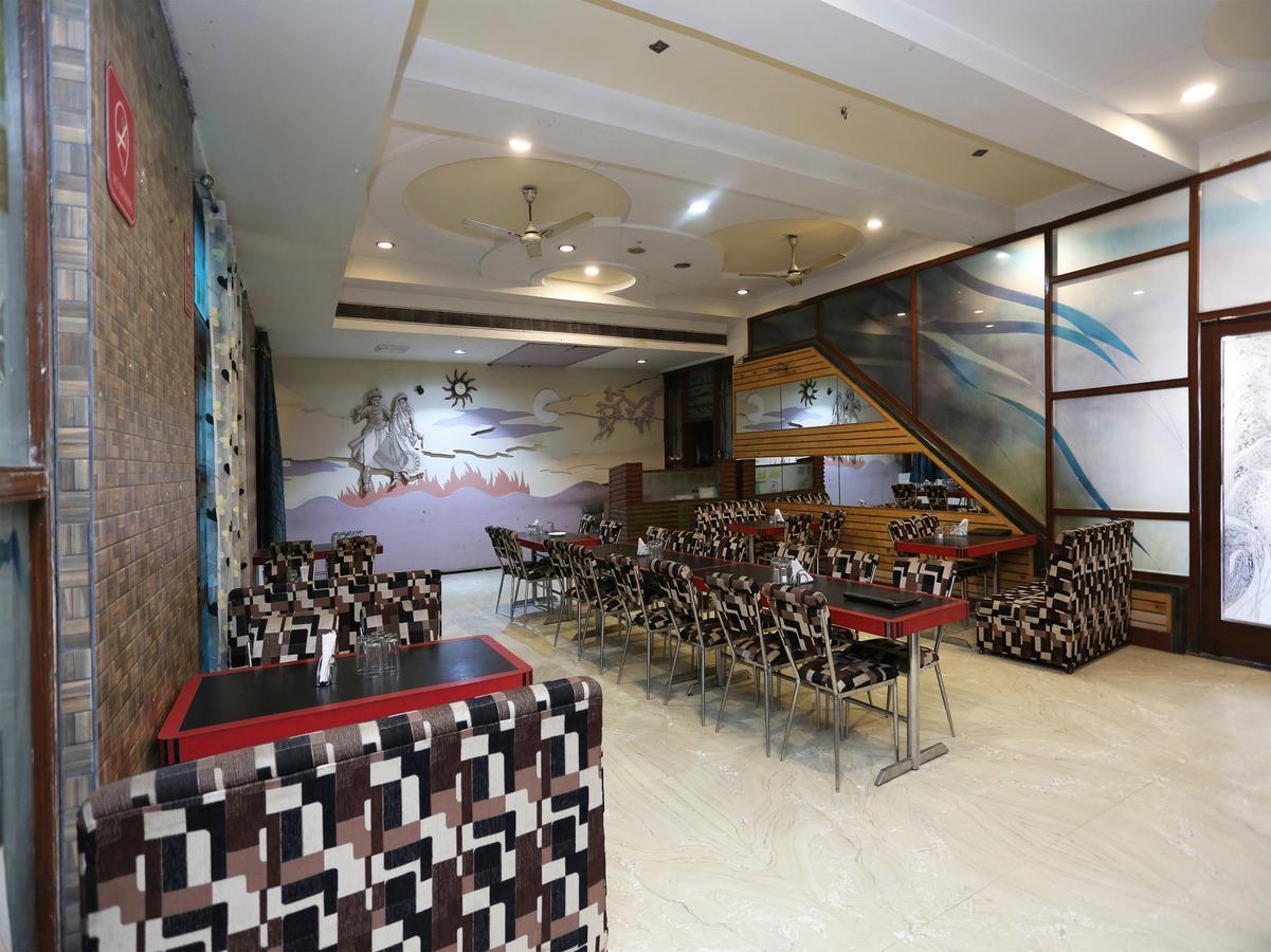 Sheel Gopal Vision Hotel Mathura Buitenkant foto