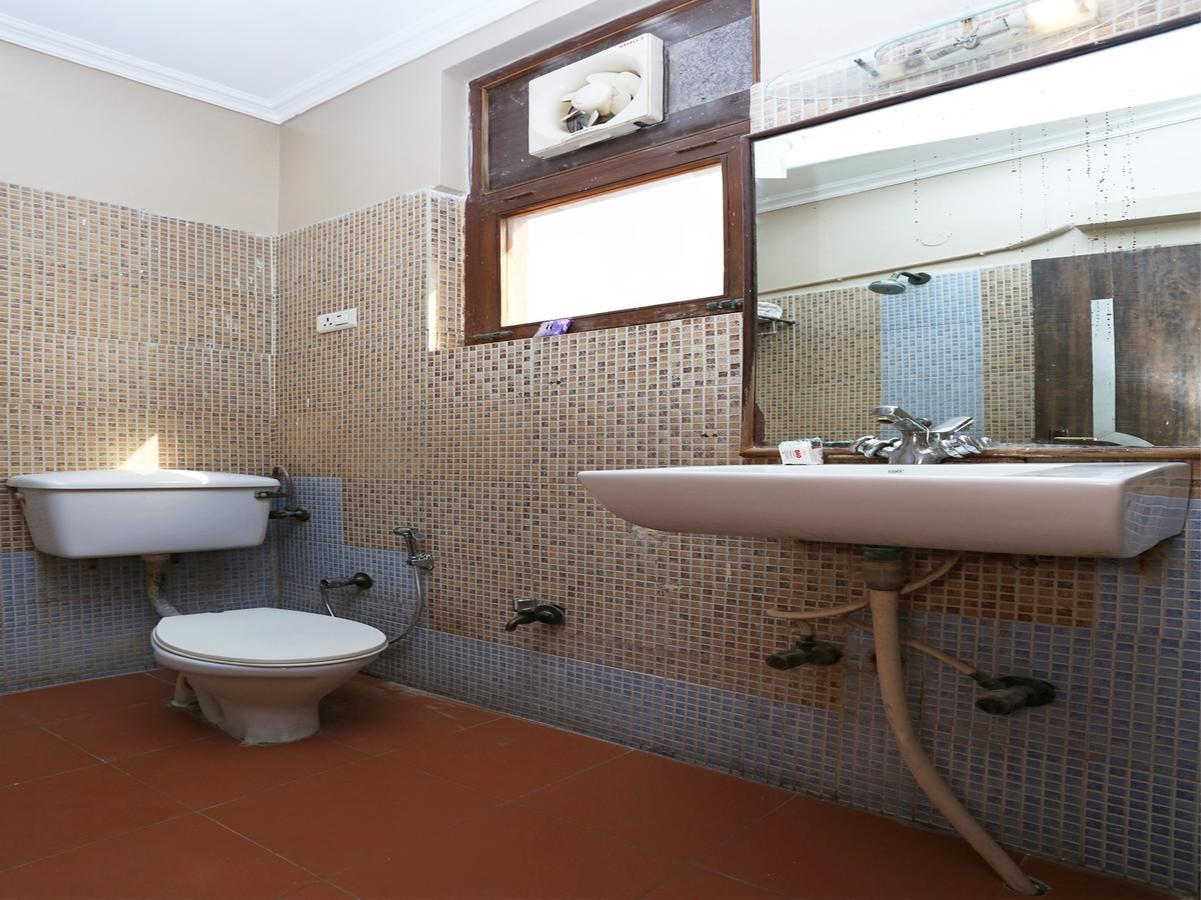 Sheel Gopal Vision Hotel Mathura Buitenkant foto