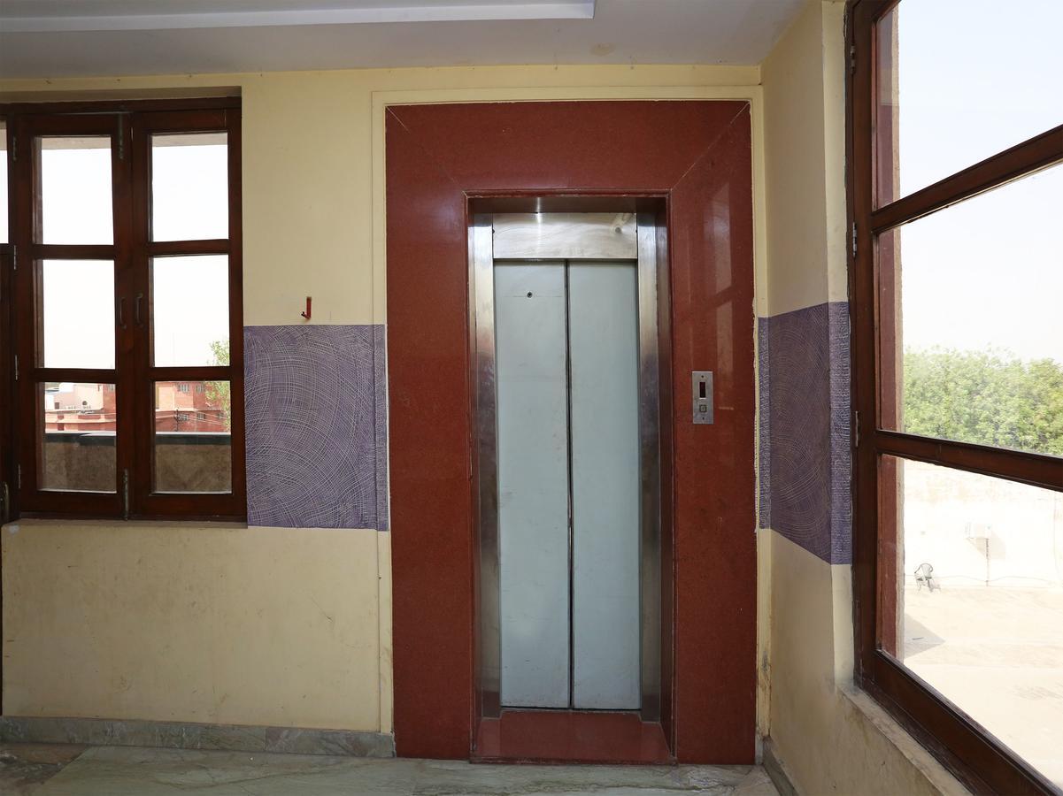 Sheel Gopal Vision Hotel Mathura Buitenkant foto