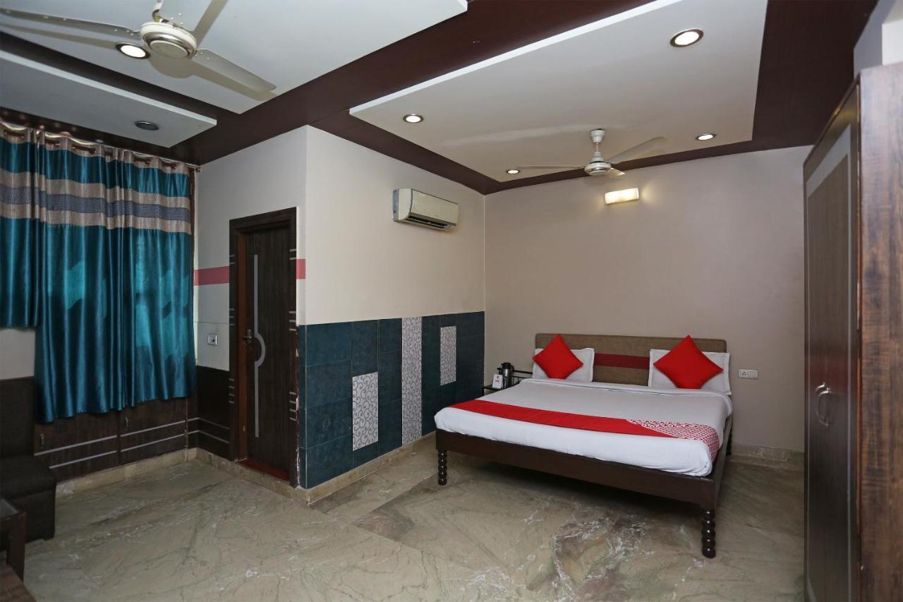 Sheel Gopal Vision Hotel Mathura Buitenkant foto