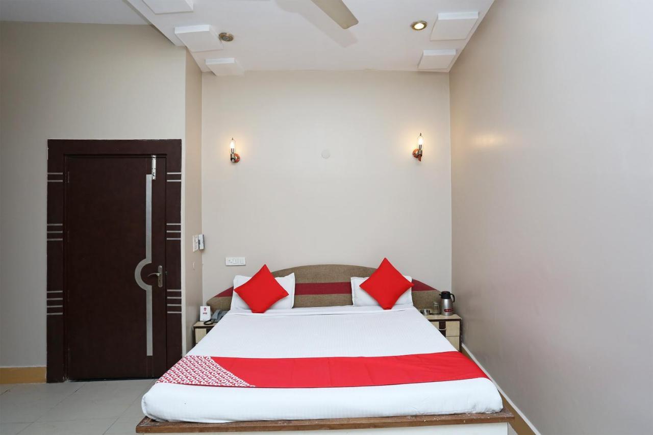 Sheel Gopal Vision Hotel Mathura Buitenkant foto