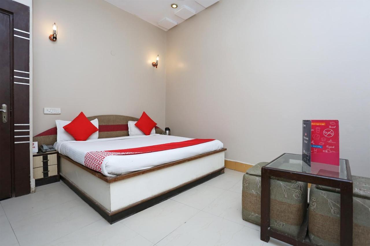 Sheel Gopal Vision Hotel Mathura Buitenkant foto
