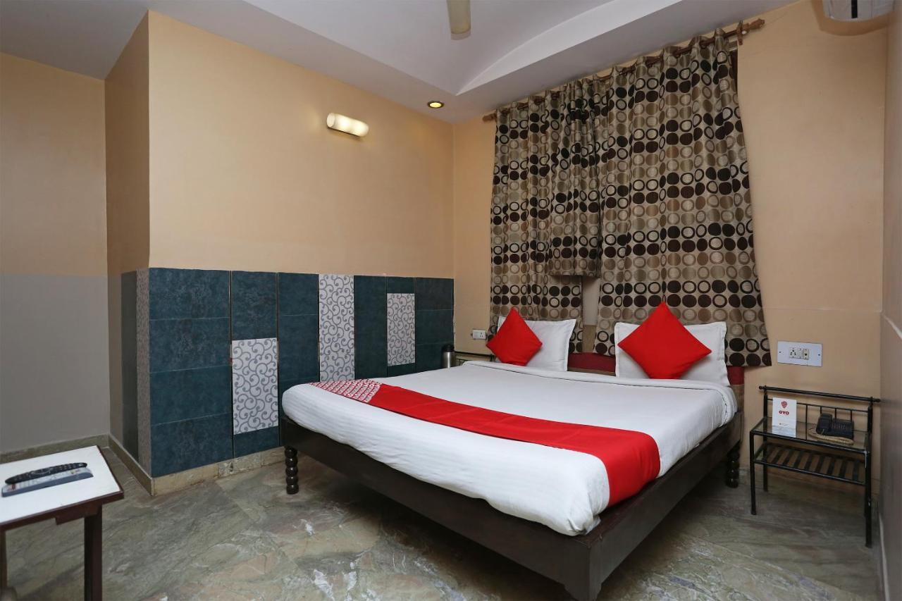 Sheel Gopal Vision Hotel Mathura Buitenkant foto